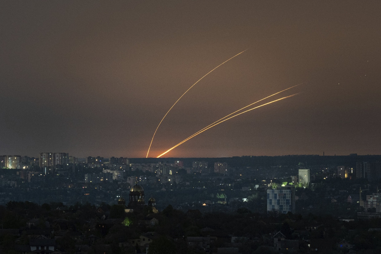 Russische Raketen im Anflug auf die ukrainische Großstadt Charkiw.